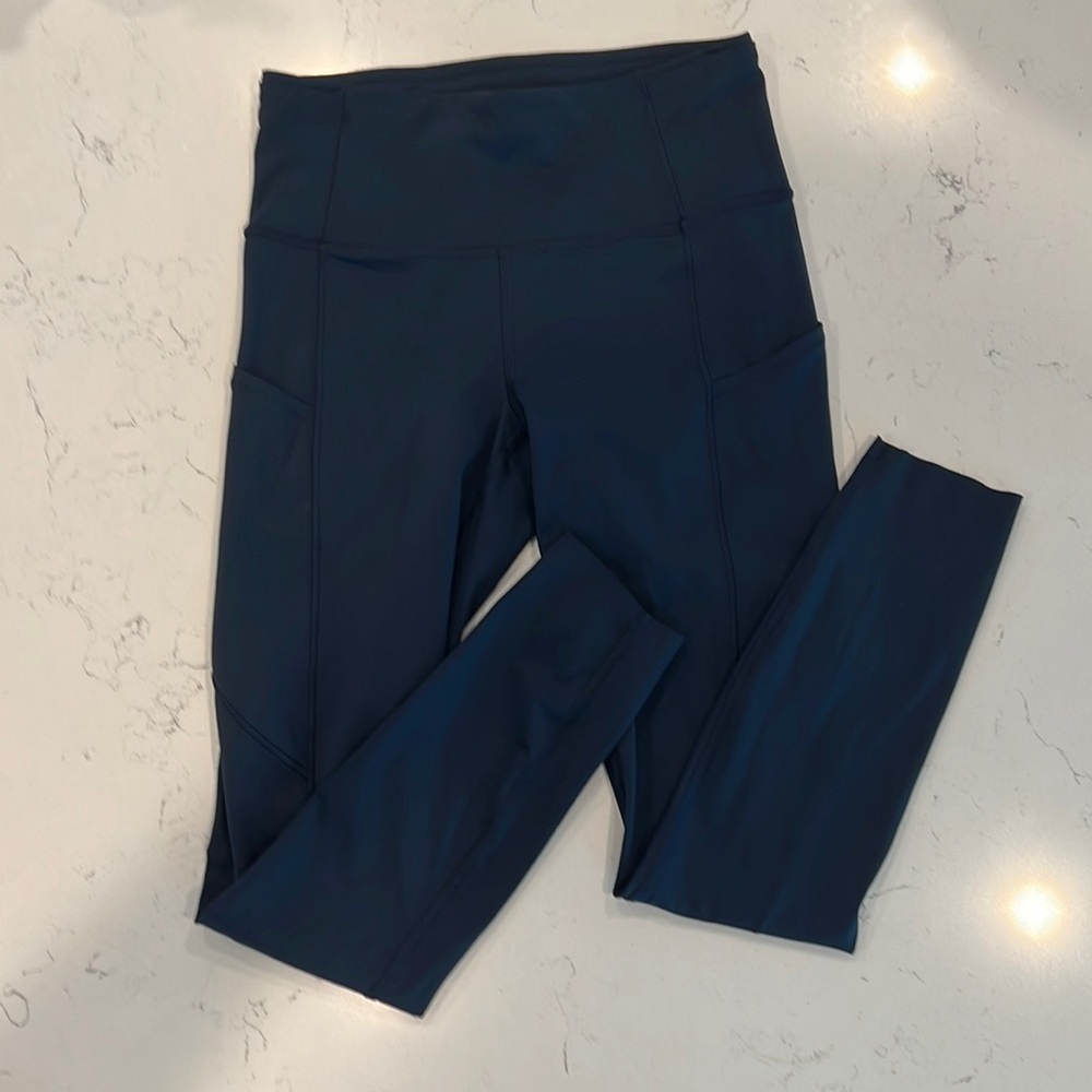 Lululemon Speed Tight 7/8 pant. Navy. Size 6.